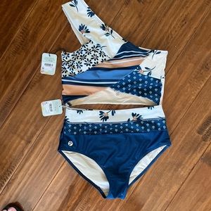 Nani Savannah color block swimsuit 2 piece Size M top, Size Small bottom NWT